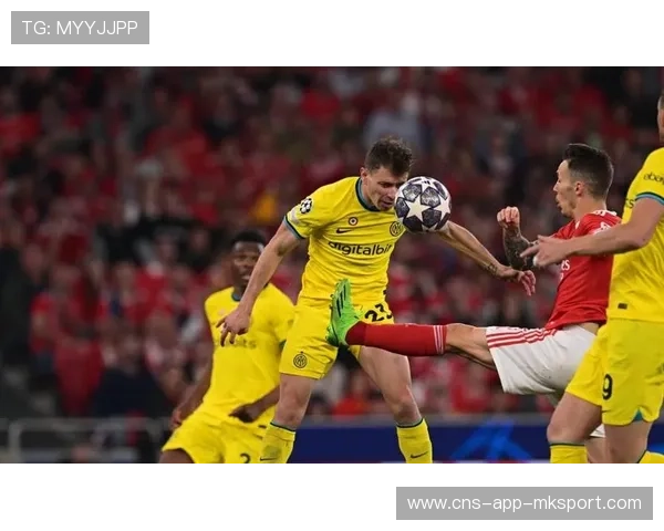 意甲米兰角球战术收成，门前高点优势明显