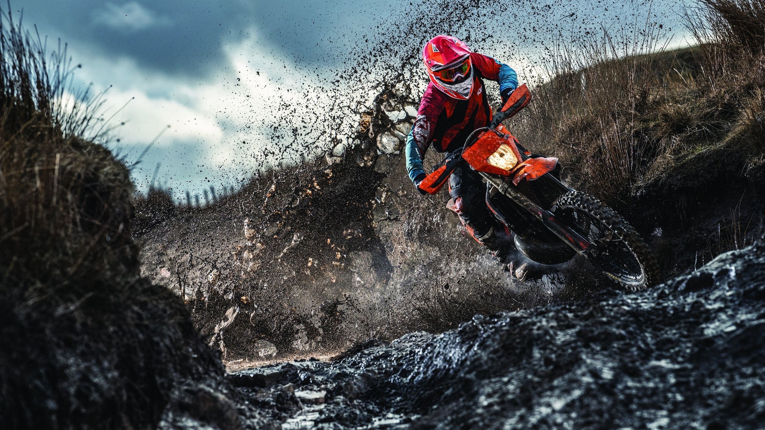 混合泳个人赛吉尔吉斯斯坦选手全面挑战,吉尔吉斯斯坦运动员