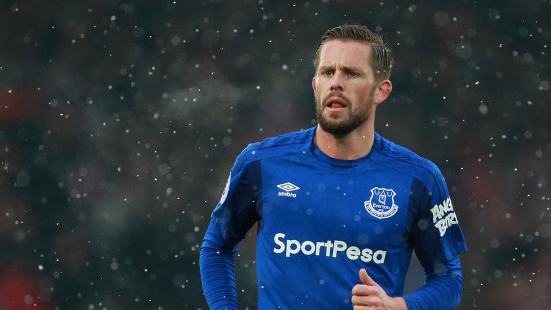 球迷拍摄创意短片讲述支持球队心路历程引发强烈共鸣，球队宣传片拍摄