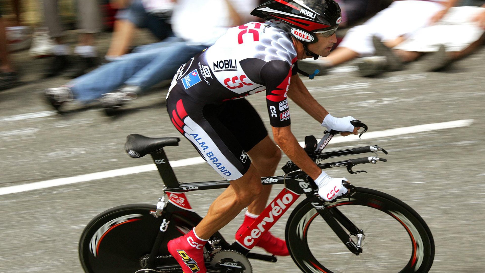 俱乐部社会媒体策略调整 粉丝互动更精准，俱乐部的社会责任